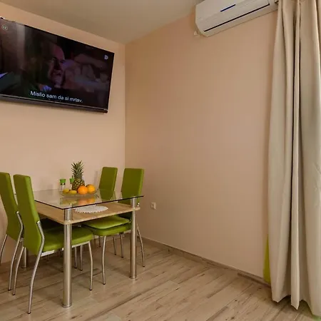 Apartment Tatinja A6 *